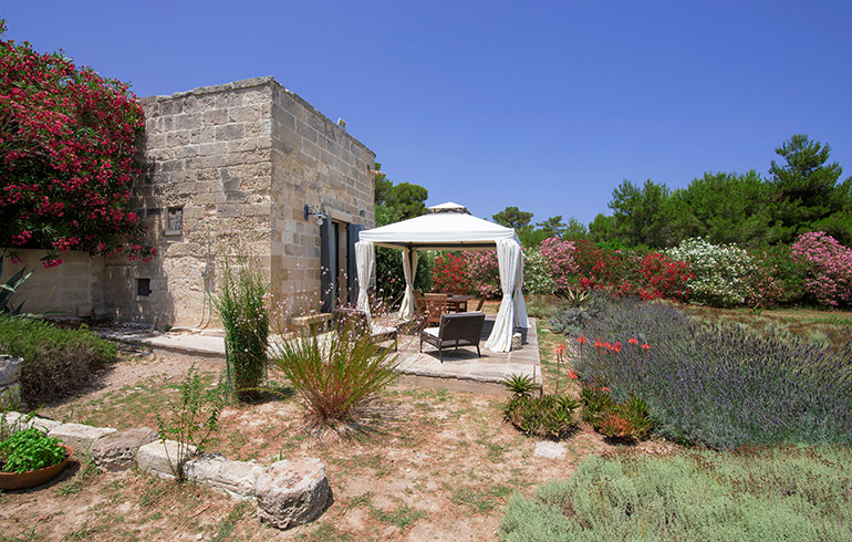 la pagghiara masseria specchiulla esterno gazebo
